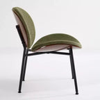 Poltrona a conchiglia Mid-Century Modern con gambe a treppiede e finitura noce